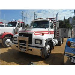 1993 MACK RD688S TRUCK TRACTOR, VIN/SN:2M2P267Y3PC015548 - 350 MACK ENG, 8LL FULLER TRANS, 44K REARS