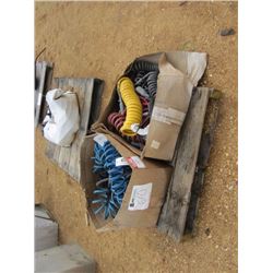 1 LOT MISC GLAD HAND HOSE & LIGHT CABLE