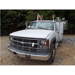 2001 CHEVROLET 3500 SERVICE TRUCK, VIN/SN:3GBKC34F01M113580 - DIESEL ENGINE, 5 SPD TRANS, TOOL BODY,