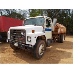 1989 INTERNATIONAL S1900 WATER TRUCK, VIN/SN:1HTLDC8N7KH28520 - S/A, DT466 INTL DIESEL ENG, 6 SPD TR