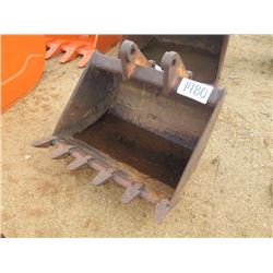 36" BACKHOE BUCKET W/TEETH