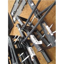 (UNUSED) TOMAHAWK HD HAY SPEAR FRAME W/SINGLE TINE, FITS SKID STEER LOADER