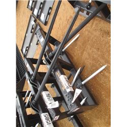 (UNUSED) TOMAHAWK HD HAY SPEAR FRAME W/SINGLE TINE, FITS SKID STEER LOADER