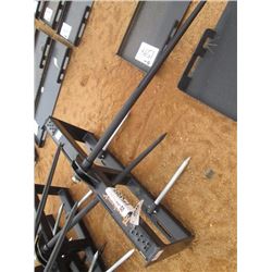 (UNUSED) TOMAHAWK HD HAY SPEAR FRAME W/SINGLE TINE, FITS SKID STEER LOADER