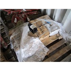 1 LOT SLIDING WEBBING WINCHES