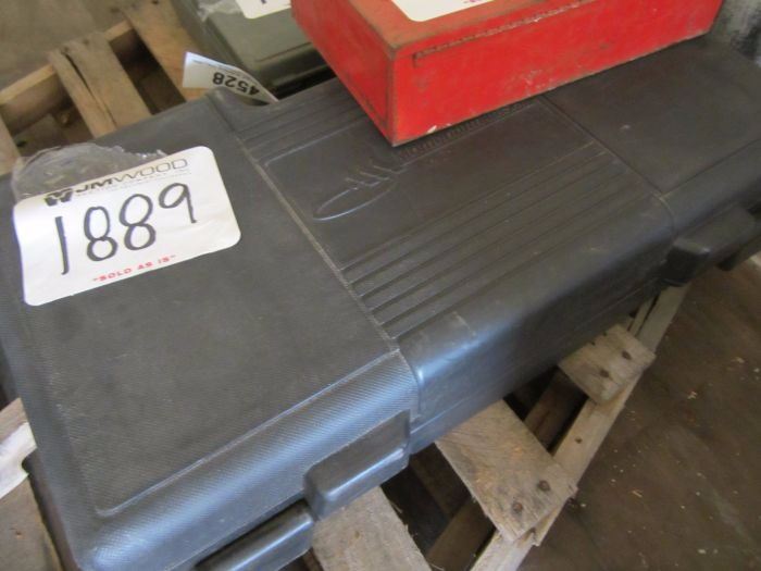 MOMENTUM LASER CHALK LINE XL J.M. Wood Auction Company, Inc.