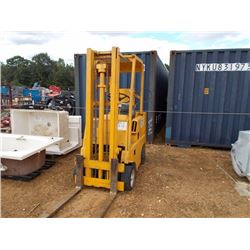 CLARK FORKLIFT, VIN/SN:C25BS-535-902-LPG 2,500# CAP, LP GAS, CANOPY