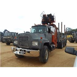 1988 MACK RD688S LOG TRUCK, VIN/SN:1M2P141C2JA005428 - TRI-AXLE, MACK DIESEL ENGINE, 8LL TRANS, BARK