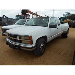 1993 CHEVROLET 3500 DUALLY PICK UP, VIN/SN:1GCHC39F5PE208343 - DIESEL ENGINE, A/T, ODOMETER READING 