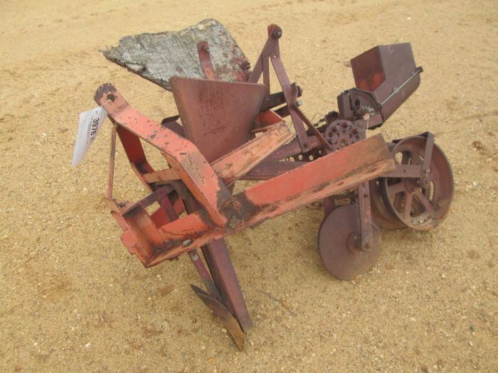 COVINGTON TP46 ONE ROW PLANTER J.M. Wood Auction Company, Inc.