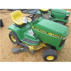 JOHN DEERE LX176 RIDING MOWER - 38"