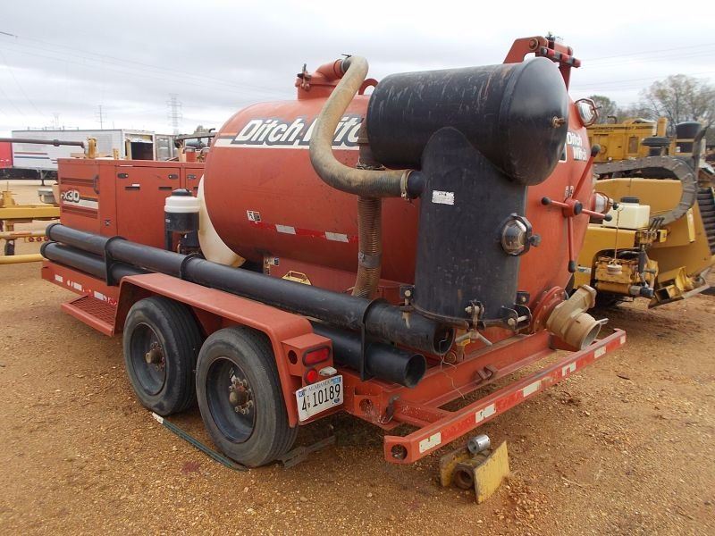 2004 DITCH WITCH FX30 VACUUM, VIN/SN2Y0775 800 GAL TANK, MTD ON T/A