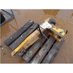 JOHN DEERE QUICK HITCH DRAW BAR, FITS SCRAPER