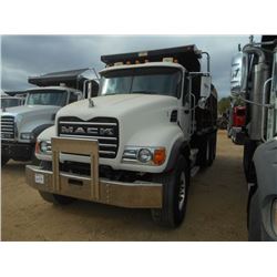 2007 MACK GRANITE CV713 DUMP, VIN/SN:1M2AG11C17M059281 - TRI-AXLE, 427 HP AI427 MACK DIESEL ENGINE, 
