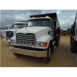 2006 MACK CV713 DUMP TRUCK, VIN/SN:1M2AG11Y16M032799 - T/A, MACK AMI 370 DIESEL ENG, 10 SPD TRANS, E
