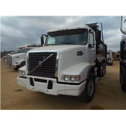 2007 VOLVO DUMP, VIN/SN:4V5K99GG67N488180 - TRI-AXLE, 395HP VED12 VOLVO ENGINE, 8LL TRANS, 44K REARS