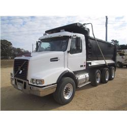 2006 VOLVO DUMP, VIN/SN:4V5KC9GH66N433317 - TRI-AXLE, 465HP VOLVO D12 DIESEL ENGINE, 8LL TRANS, 46K 