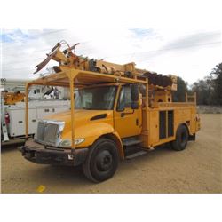 2005 INTERNATIONAL 4300 DIGGER DERRICK, VIN/SN:1HTMMAANX5H146259 - S/A, DT466 IHC ENGINE, 6 SPD TRAN