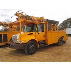 2002 INTERNATIONAL 4400 DIGGER DERRICK, VIN/SN:1HTMKAANX2H538904 - S/A, IHC DT466 ENGINE, 6 SPD TRAN