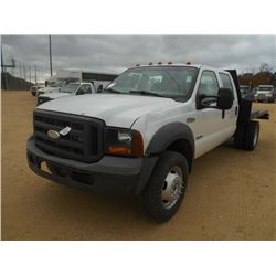 2005 FORD F450 FLATBED TRUCK, VIN/SN:1FDXW46P55EC07286 - FORD POWERSTROKE DIESEL ENGINE, A/T, CREW C