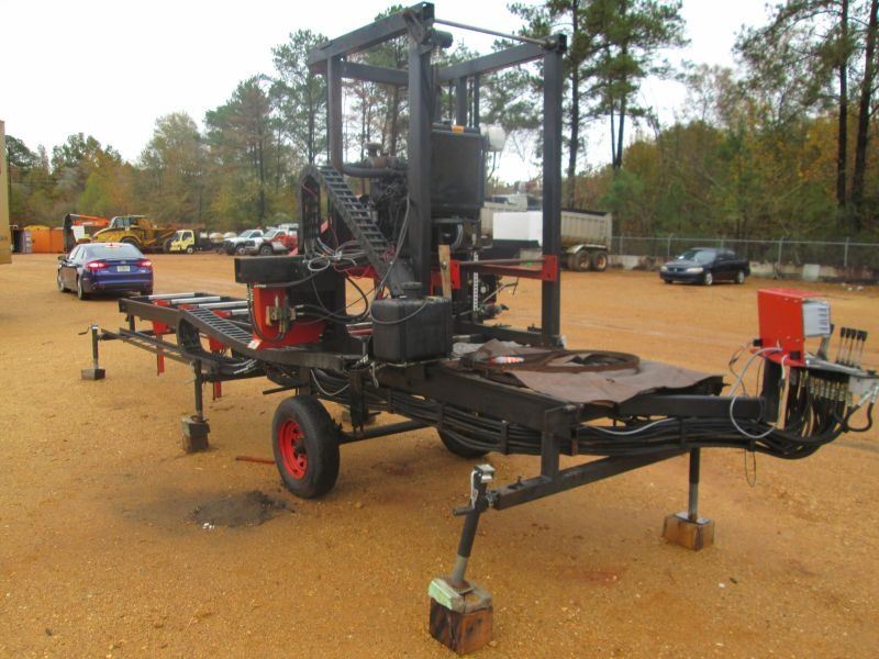 TIMBERKING 2000 PORTABLE SAWMILL, METER READING 1,400 HOURS J.M