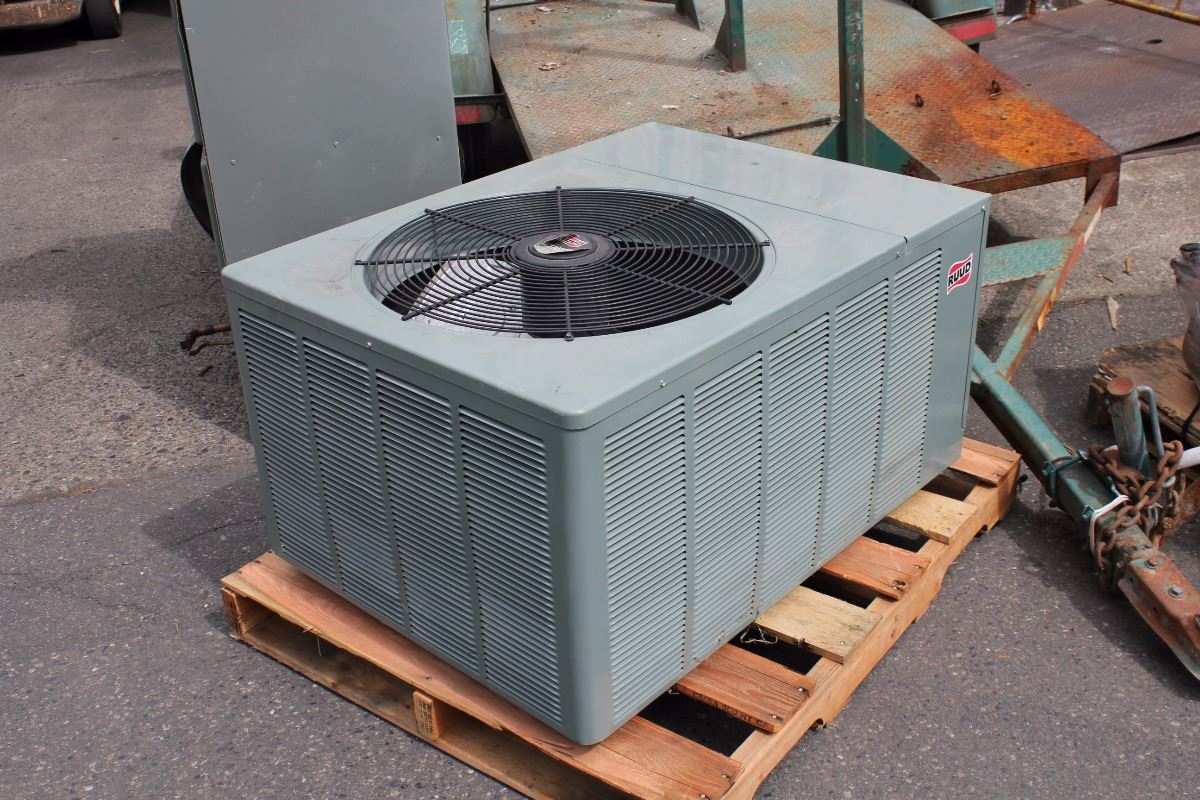 RUUD MODEL UANL-043JAZ OUTDOOR AIR CONDITIONING COMPRESSOR