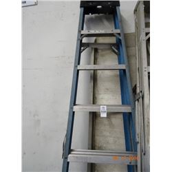 6' Fiberglass Stepladder