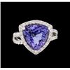 Image 2 : 14KT White Gold 5.22ct Tanzanite and Diamond Ring