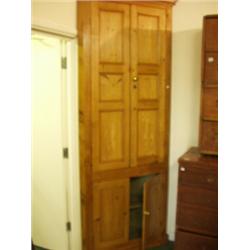 Pair of large Georgian pine corner cupboards …