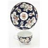 Image 1 : A Worcester tea cup and saucer, painted with asymmetric panels of flowers in Kakiemon palette, re...