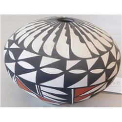 Vintage Acoma Seed Pot