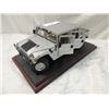 Image 2 : MAISTO HUMMER HARD TOP DIE CAST MODEL ON STAND
