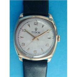 A gentleman's 9ct gold Tudor wrist watch, with arabic and baton numerals and centre seconds....