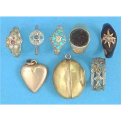 A 15ct gold cluster ring, set turquoises, 5 other rings and 2 gold lockets...