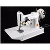 Image 2 : Singer Featherweight Model 221 Sewing Machine