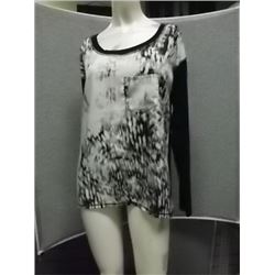 TOP - NEW - CALVIN KLEIN - BLACK / WHITE - SMALL - LONG SLEEVE - PRINT FRONT ONLY