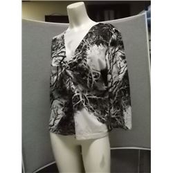TOP - NEW - LIBRA - BLACK & WHITE - LARGE - 3/4 LENGTH - PRINT TOP WITH V NECK