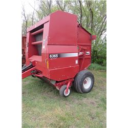2002  New Idea model 6365 round baler
