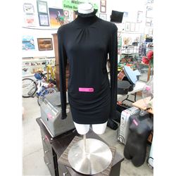 Female mannequin form on stand - used