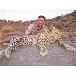 Namibian Trophy Leopard Hunt (1 hunter, 1 nonhunter)