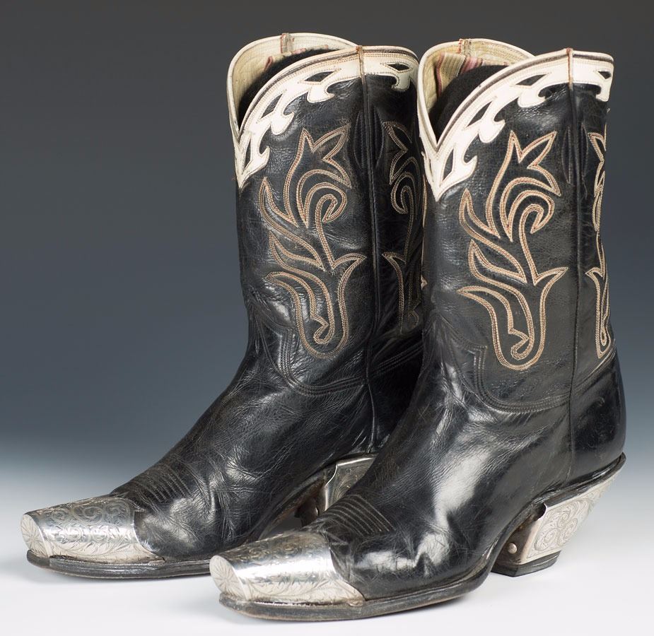 silver toe cowboy boots