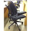 Image 2 : HUMAN SCALE FREEDOM ERGONOMIC TASK CHAIR