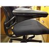 Image 3 : HUMAN SCALE FREEDOM ERGONOMIC TASK CHAIR