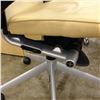 Image 2 : HAWORTH MESH BACK ERGONOMIC TILTER CHAIR WITH LEATHER SEAT