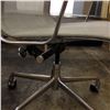 Image 2 : HAWORTH MESH BACK ERGONOMIC TILTER CHAIR