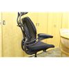 Image 2 : HUMAN SCALE FREEDOM HIBACK EXECUTIVE CHAIR