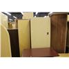 Image 2 : LOT OF ASSORTED MAPLE OFFICE FURNITURE