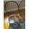 Image 2 : 4 Early New England Windsor Bow Back Chairs
