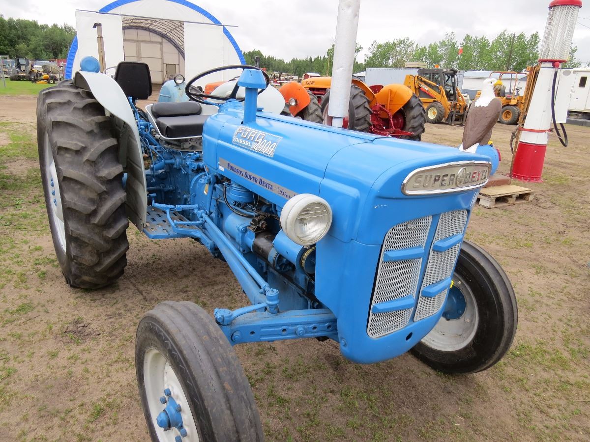 FORDSON SUPER DEXTA SERIES 2000 DIESEL TRACTOR
