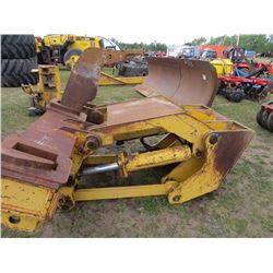 JOHN DEERE 750 - 3 SHANK RIPPER